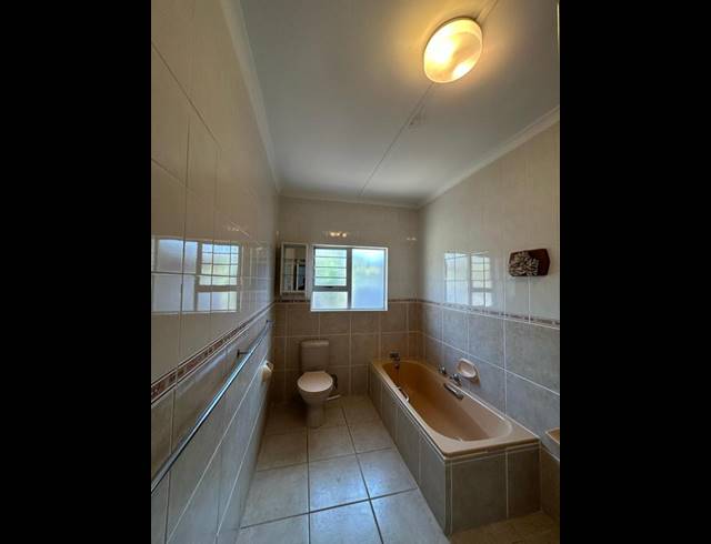 4 BEDROOM HOUSE FOR SALE IN OSLO BEACH